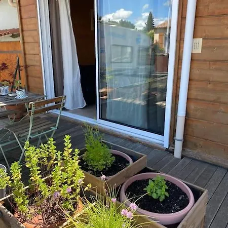 Dans Village Idyllique Entre Et Vignes *